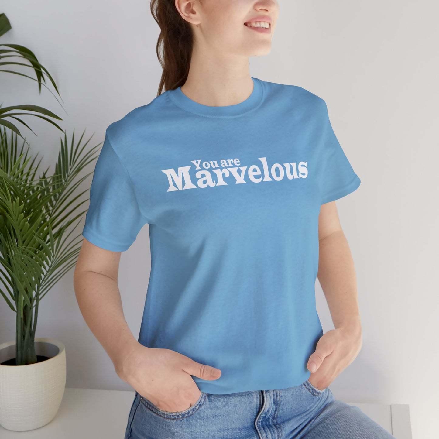 「You are Marvelous」 - ホワイトテキスト - ユニセックス 半袖Tシャツ