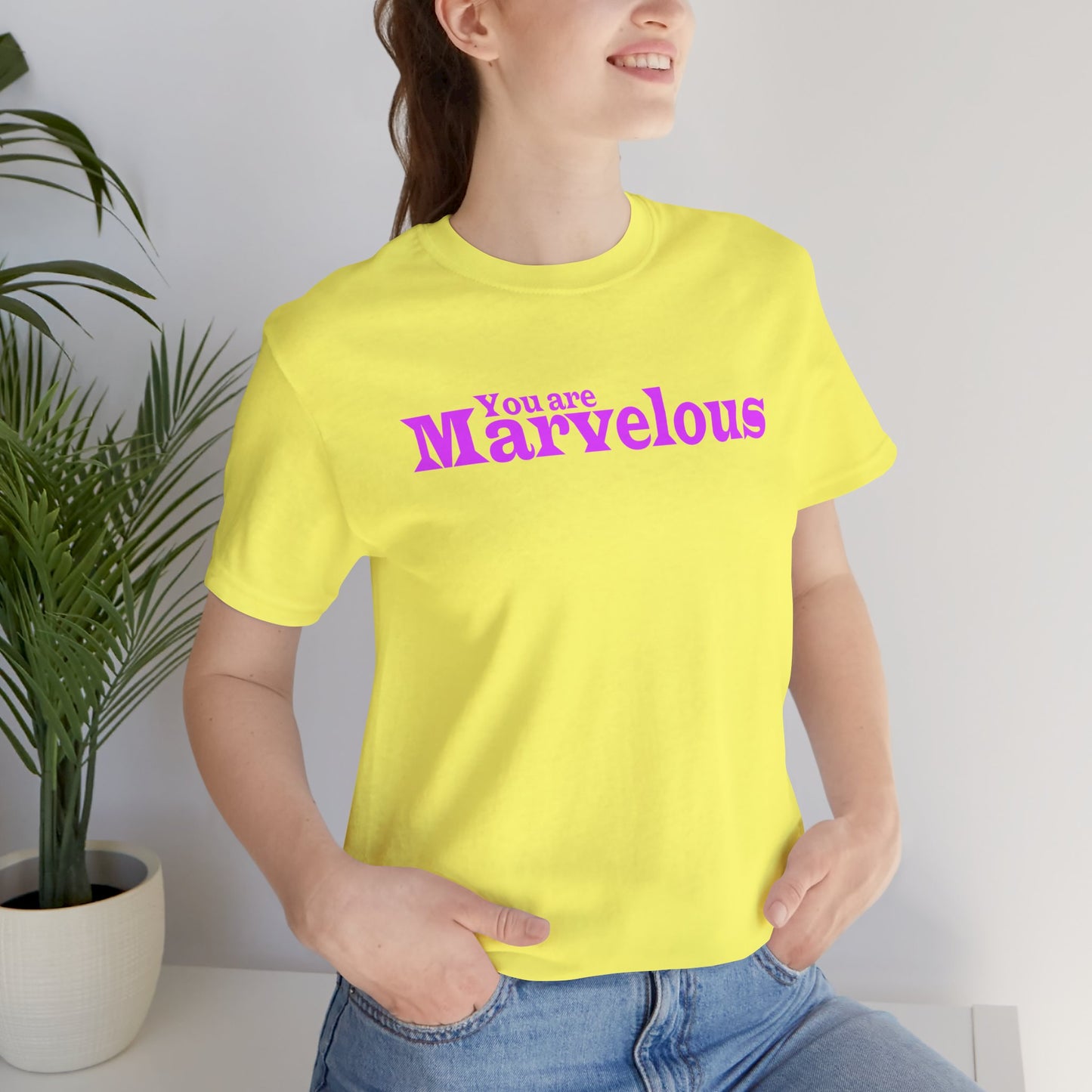 「You are Marvelous」 - ピンク文字 - ユニセックス 半袖Tシャツ