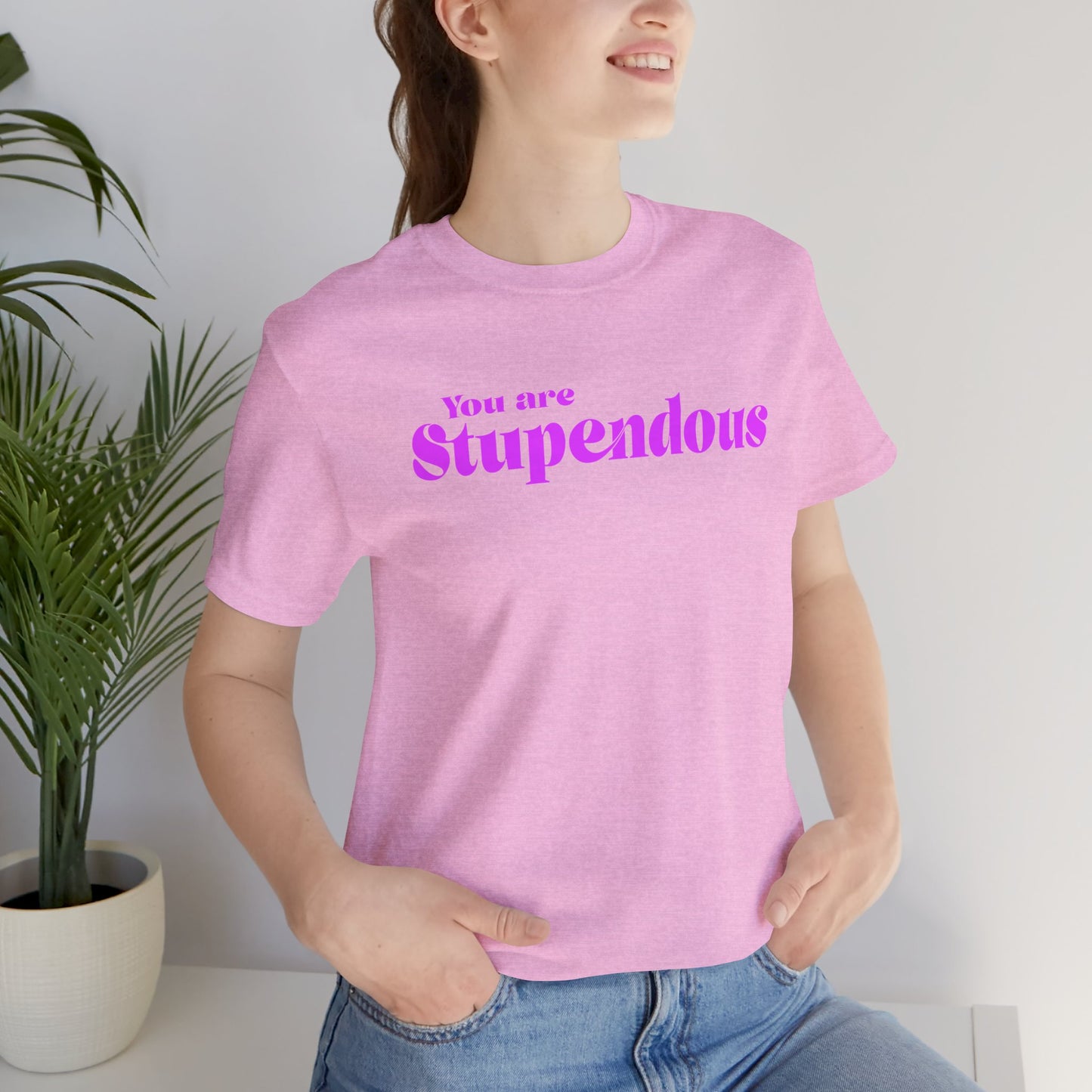 You are Stupendous - ピンクの文字 - ユニセックス 半袖 T シャツ