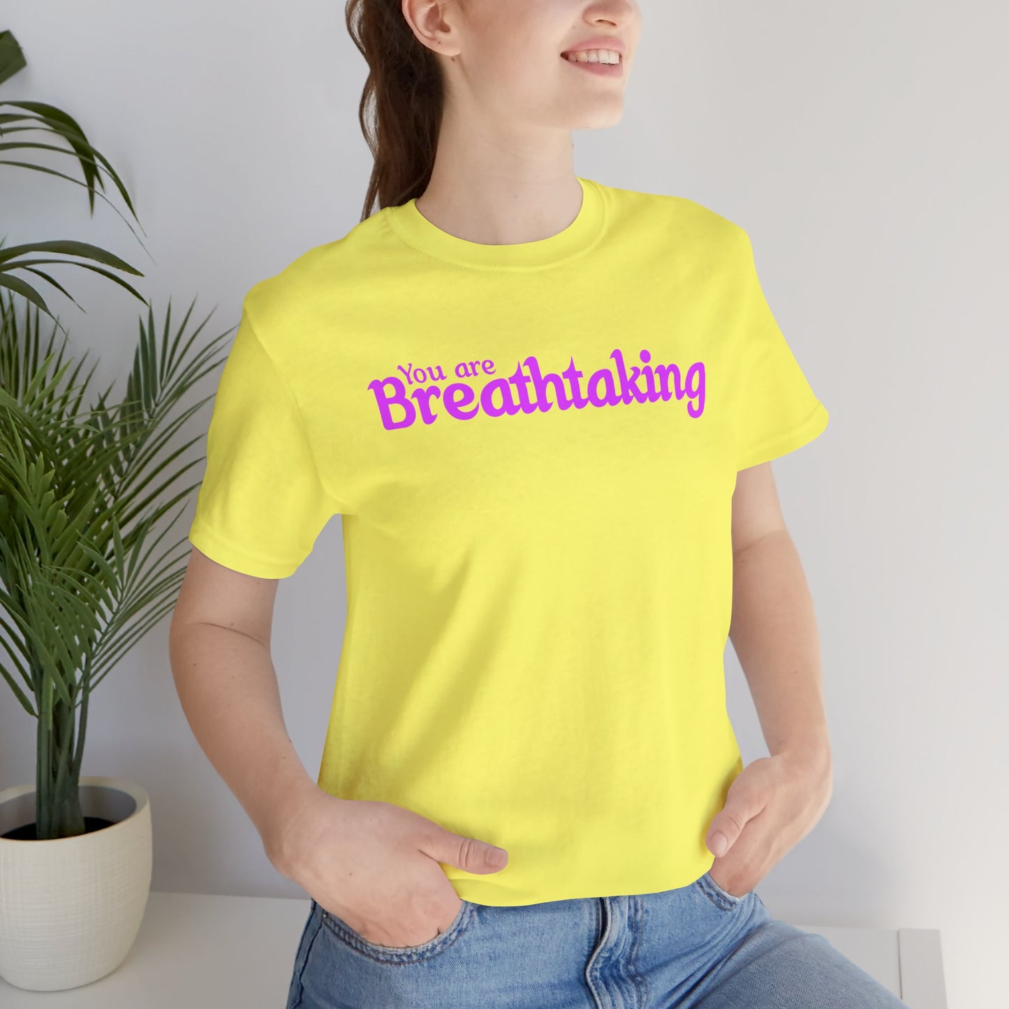 「You are Breathtaking」 - ピンク文字 - ユニセックス 半袖 T シャツ