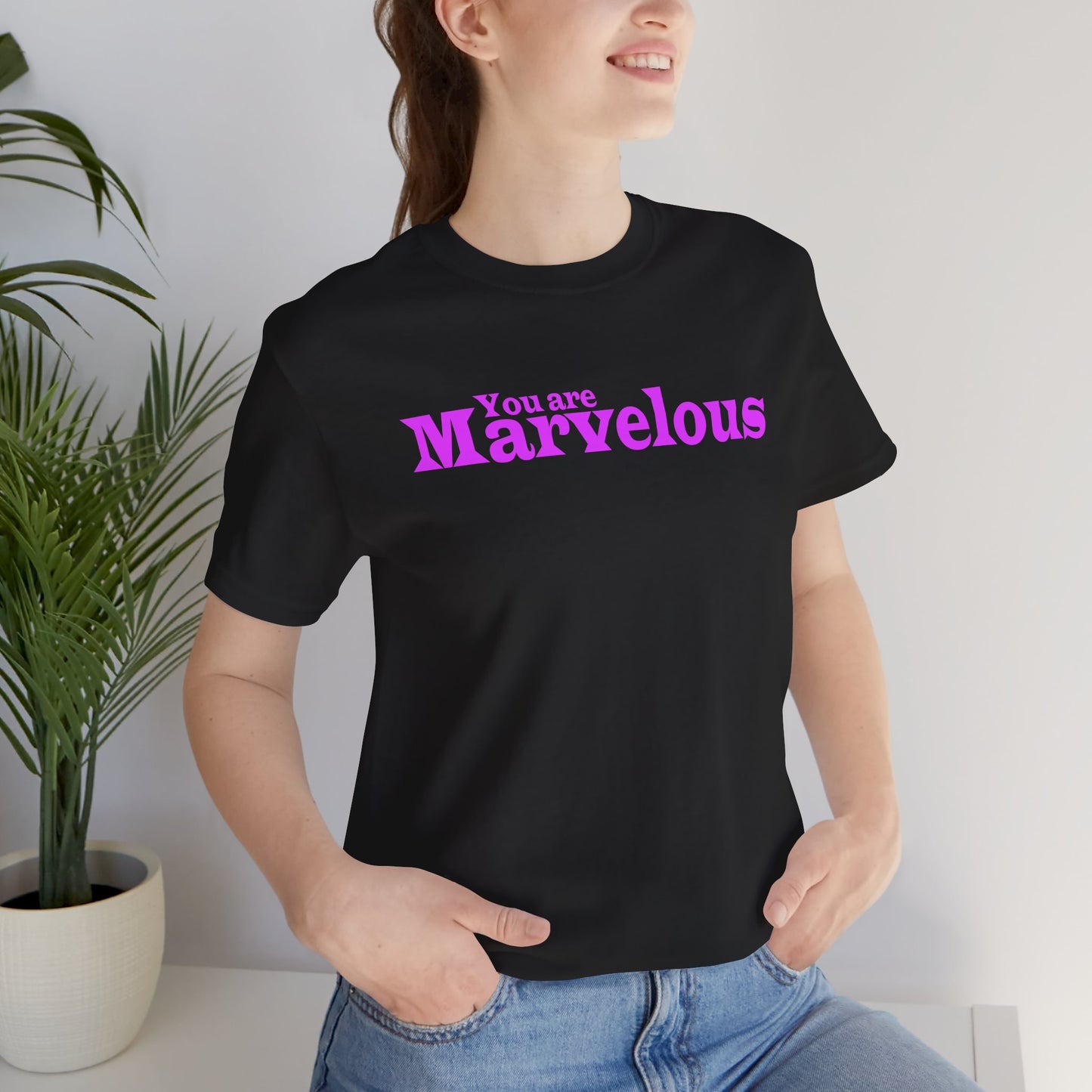 「You are Marvelous」 - ピンク文字 - ユニセックス 半袖Tシャツ