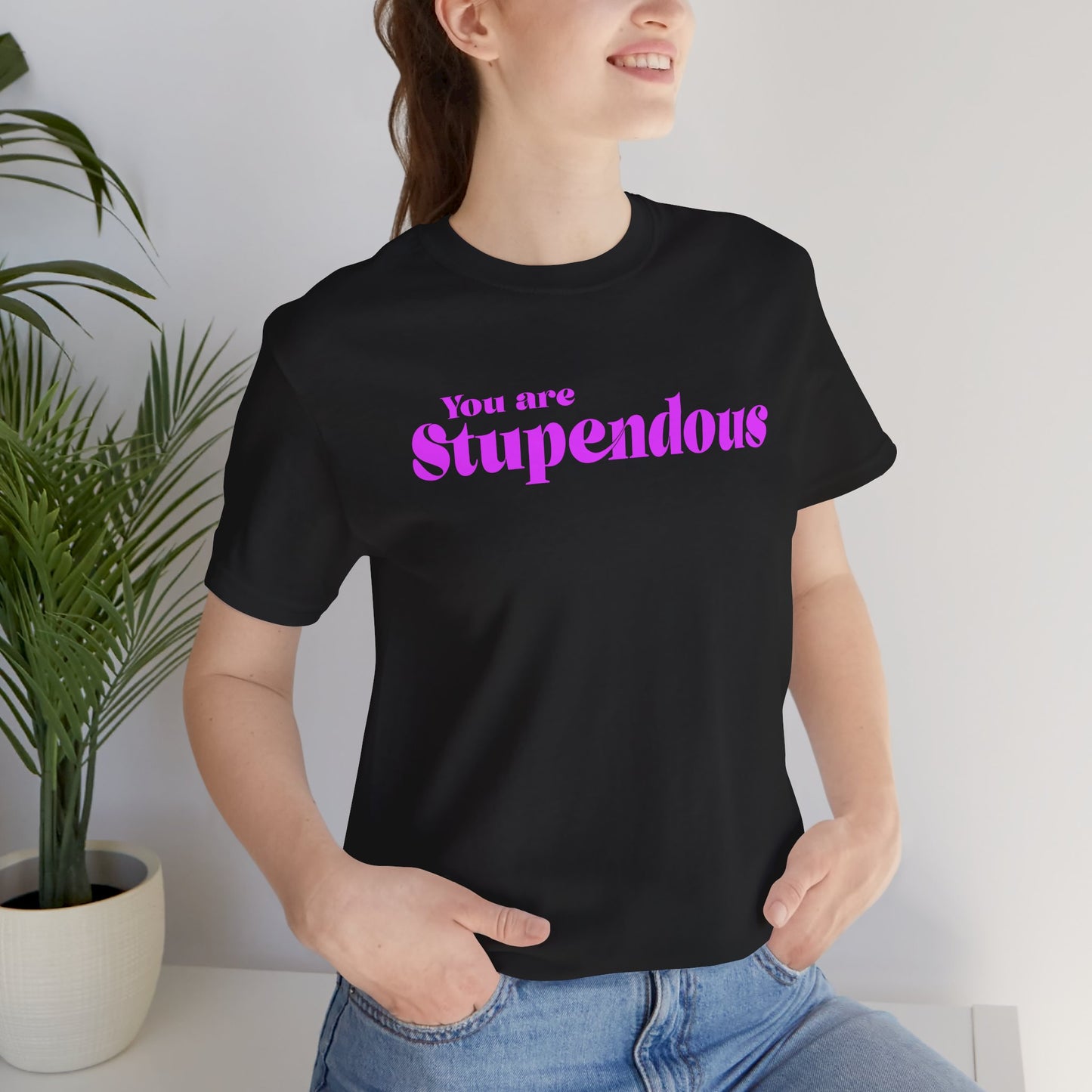 You are Stupendous - ピンクの文字 - ユニセックス 半袖 T シャツ