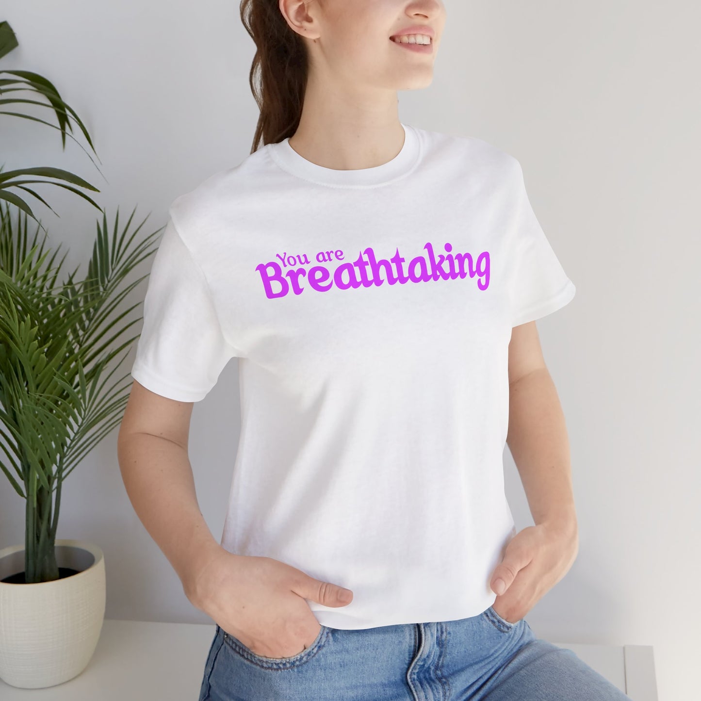 「You are Breathtaking」 - ピンク文字 - ユニセックス 半袖 T シャツ