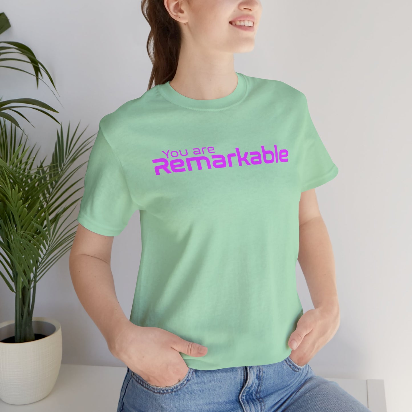 You are Remarkable - ピンクの文字 - ユニセックス 半袖 T シャツ